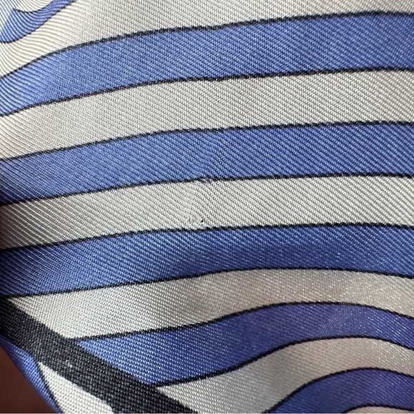 💸Sold💸 Talbots 100% Silk Scarf Crisp Tulip Floral Blue Yellow Striped - Picture 8 of 11